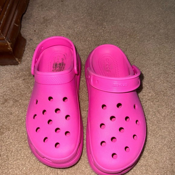 Crocs women’s  Pink Clogs - Picture 1 of 3